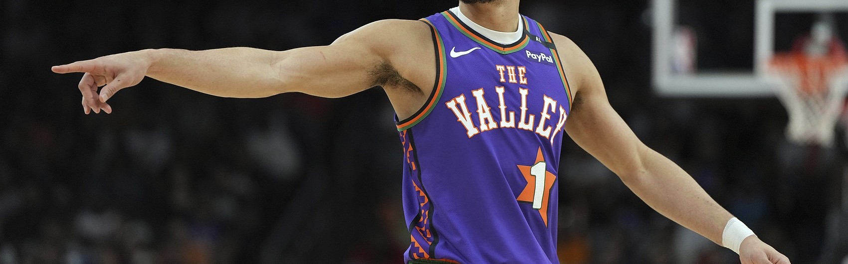 完美体育-掌控未来！Scotto：布克两年1.45亿的合同包括第二年的球员选项