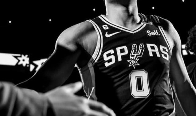 完美体育官网-CP3继续！波波亲自劝说约翰逊为保罗让出3号