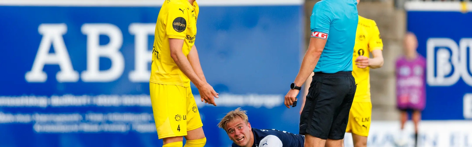 闪耀主帅：裁判改变了游戏规则，我们少打一人他居然给7分钟补时