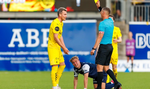 闪耀主帅：裁判改变了游戏规则，我们少打一人他居然给7分钟补时