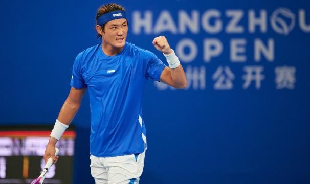 完美体育官网-细节见人品更见格局 张之臻展现带头大哥风范